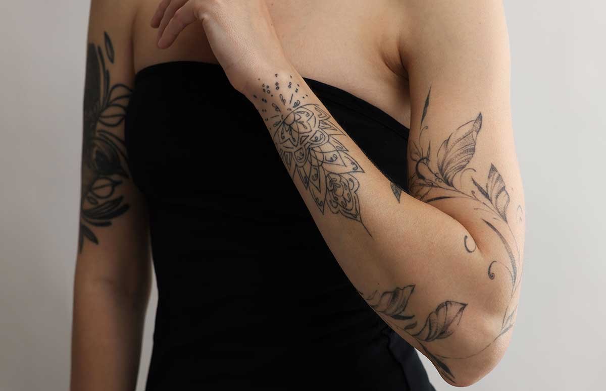 Puis-je faire une épilation laser si j’ai un tatouage ?